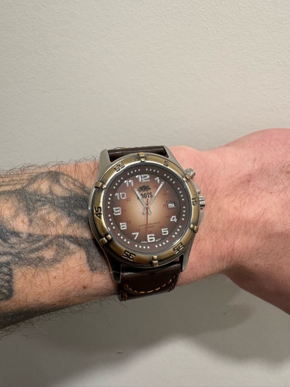 Roots Brown Gradient Dial Men's Watch with Leather Strap 44mm runs works